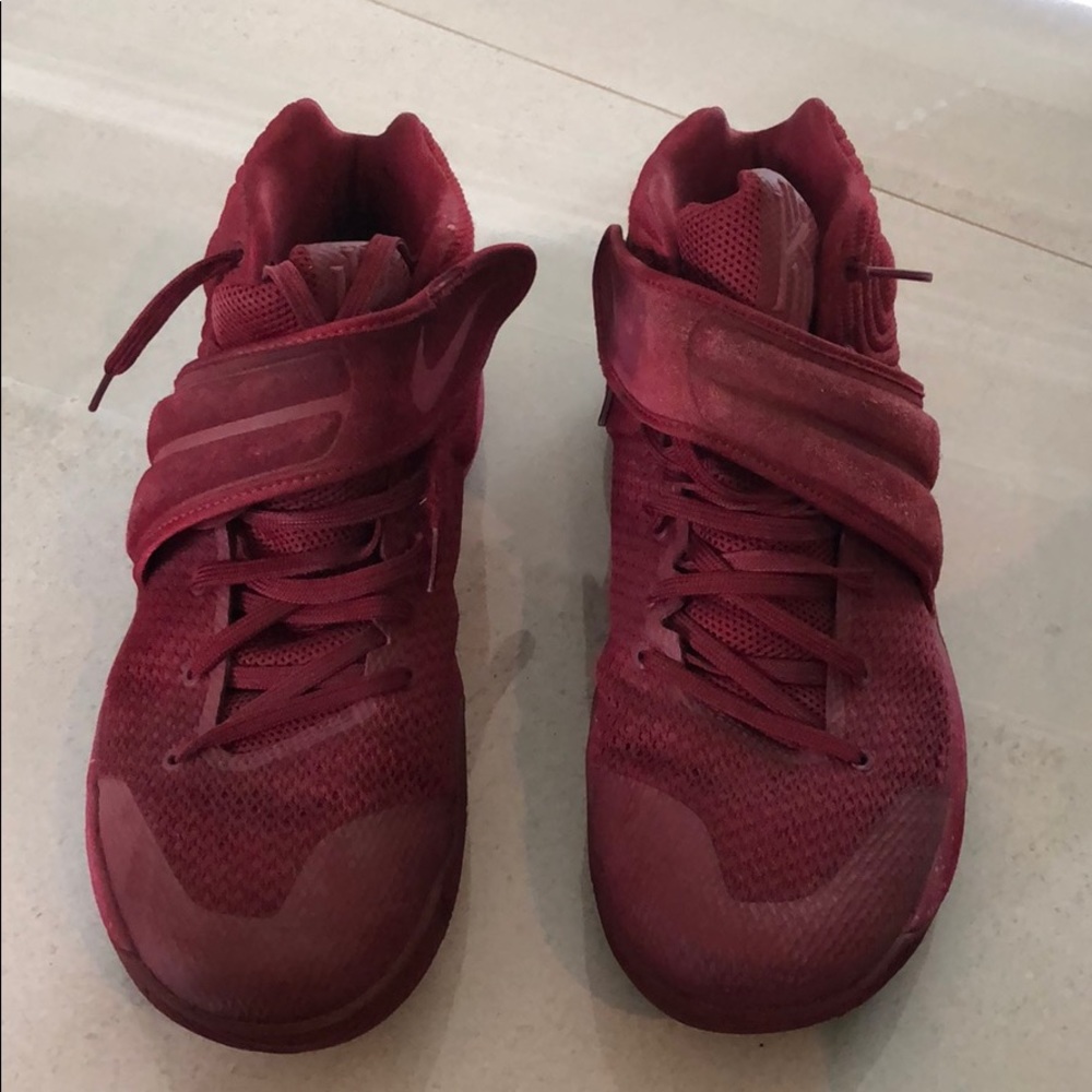 Men’s Nike Kyrie 2 sneaker size 12.5